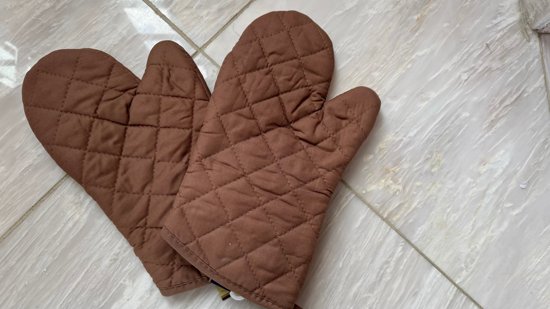 Chic Host Brown Oven Mitt